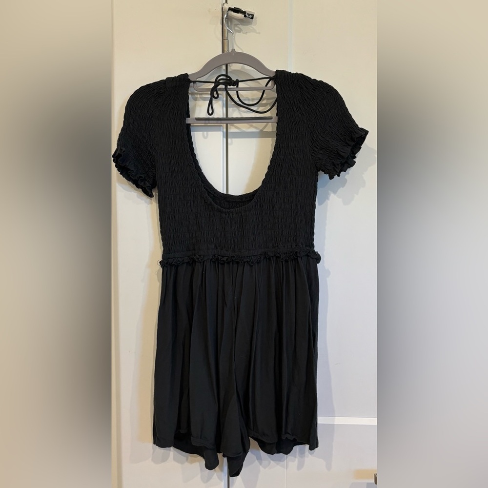 Urban Outfitters Smocked Short Sleeve Black Romper. Size M